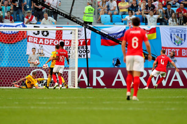 他的年薪为 他的年薪为