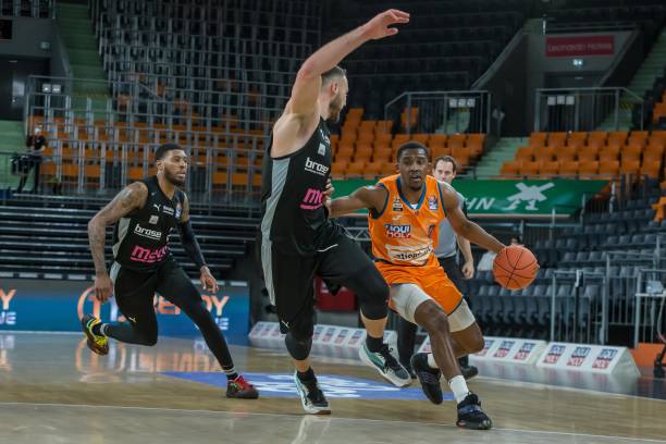 表的后卫群 表的后卫群